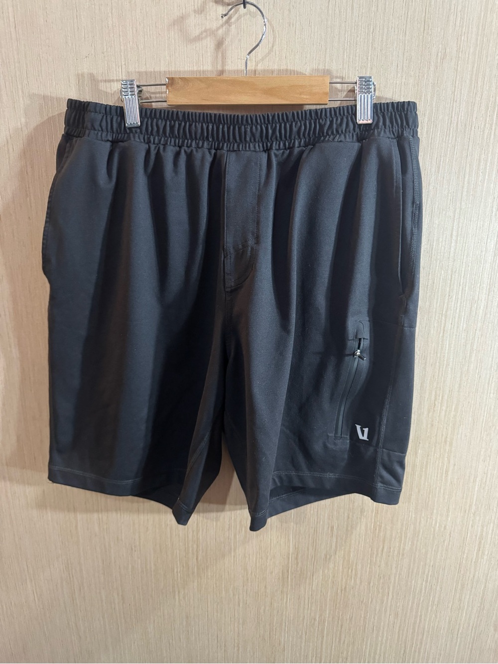 Mens Vuori Sunday Performance Black Athletic Shorts with Side Zip Size Large
